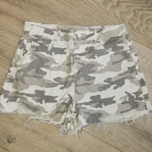 Tractr Women's Gray Camouflage Jean Shorts